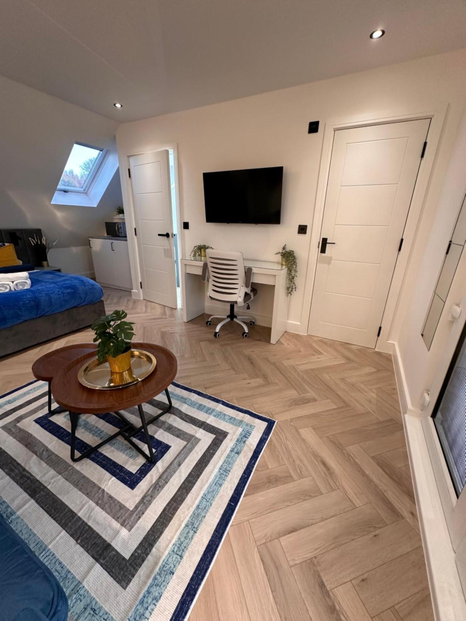 R5 - Luxury Private Ensuite Self-Contained Room - Newly Renovated Гейлсовен Екстер'єр фото
